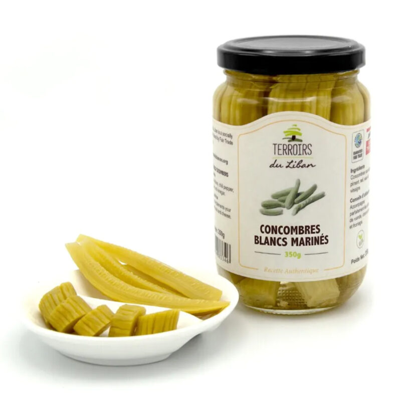 Ein Glas Eingelegte weiße Gurken, 350g, neben einer kleinen Schale mit geschnittenen marinierten Gurken.